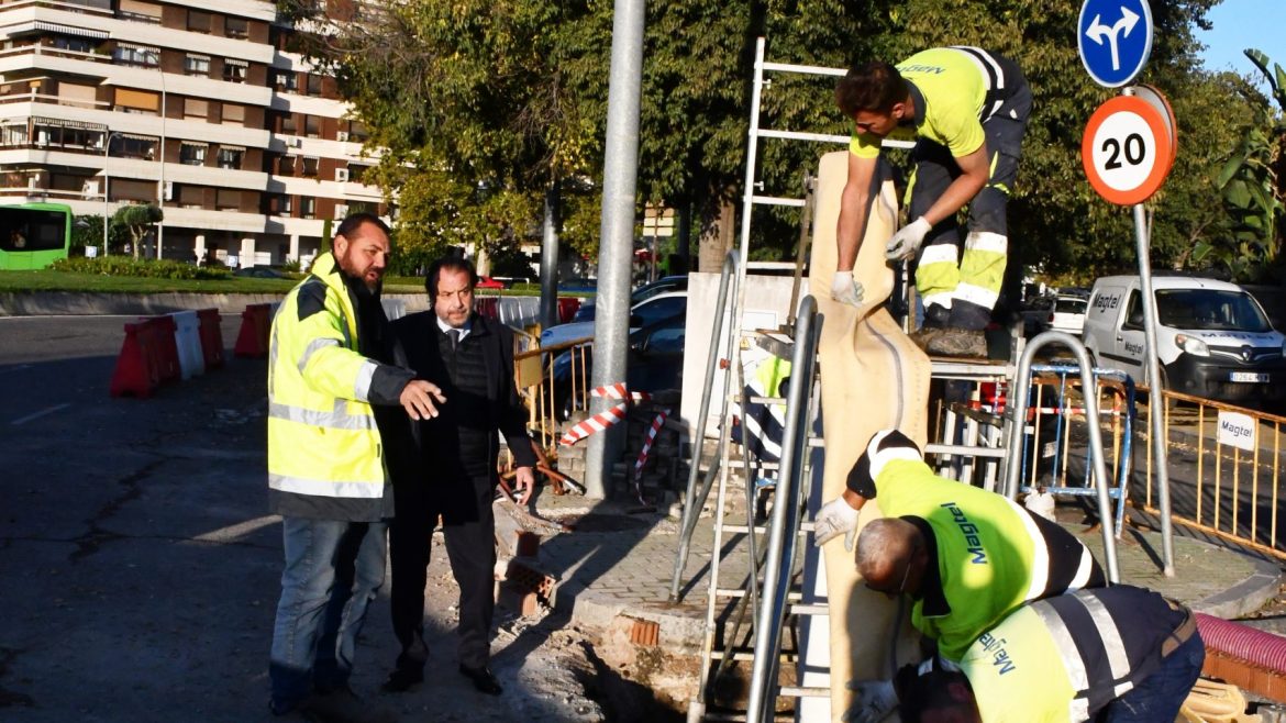 García-Ibarrola, en una obra de mantenimiento de redes