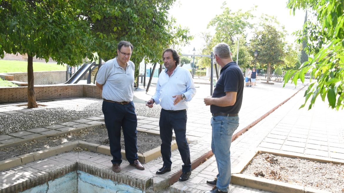 García-Ibarrola, junto a dos técnicos de EMACSA