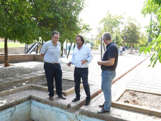 García-Ibarrola, junto a dos técnicos de EMACSA