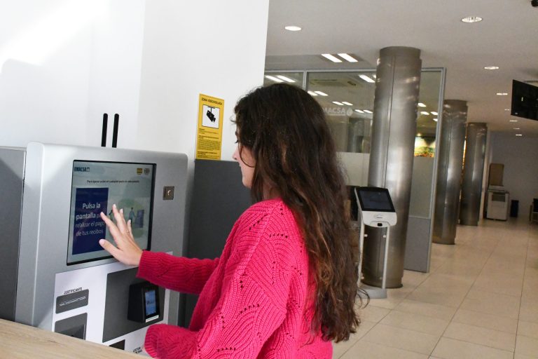 Cajero en la sede principal de EMACSA