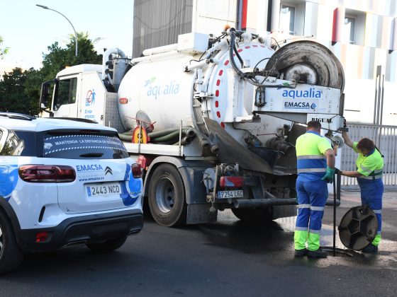 Trabajos de limpieza de colectores e imbornales en verano