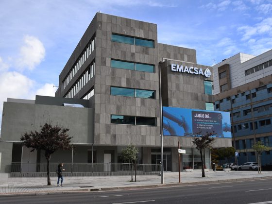 Fachada del edificio administrativo de EMACSA