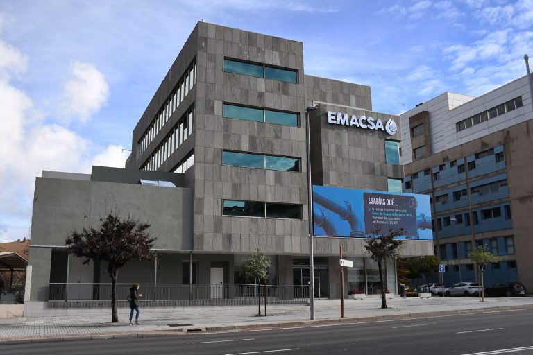 Fachada del edificio administrativo de EMACSA