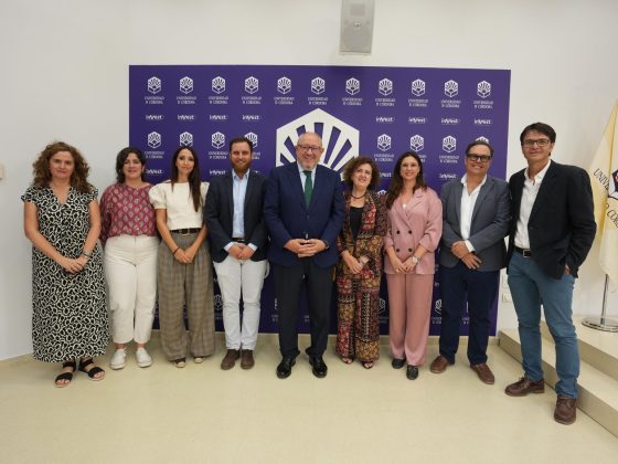 Acto de firma del acuerdo entre Cátedra EMACSA y YWP Spain en el Rectorado de la UCO