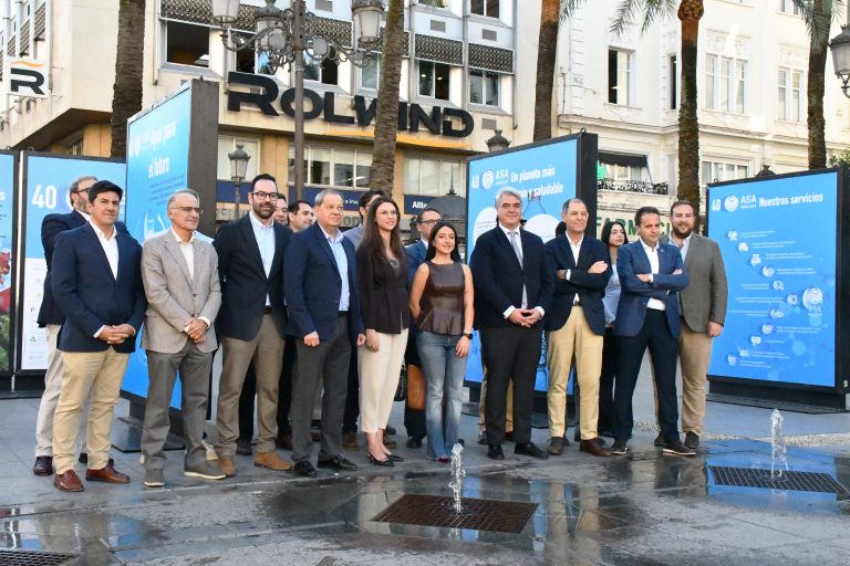 Exposición de ASA Andalucía en la plaza de las Tendillas