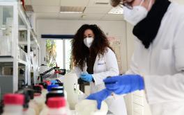 En plena crisis sanitaria, Emacsa incrementó los controles de desinfección del agua de consumo hasta los 35 al día